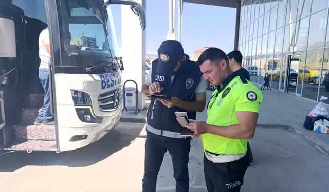 Van dahil 81 ilde göçmen kaçakçılarına operasyon