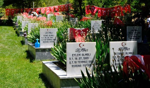 Van Sündüs Yaylası'nda şehit edilen 24 kişi törenle anıldı