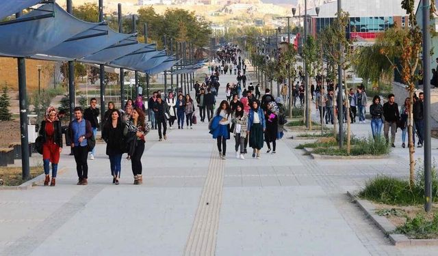 Van YYÜ'den YKS adaylarına tercih çağrısı