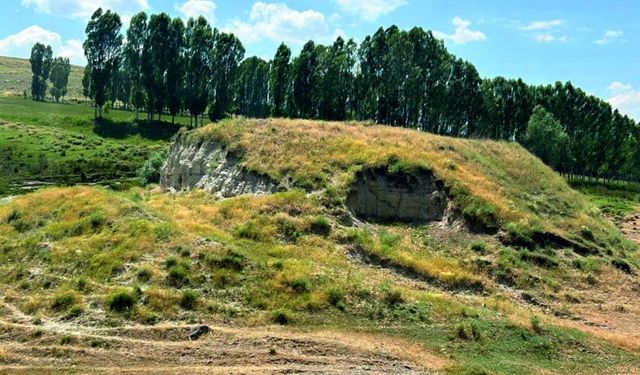 Van’da define avcıları Keçelbend Tepesi’ni tahrip etti