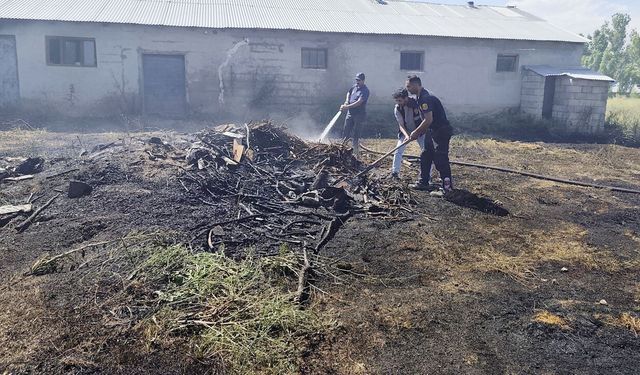 Van’da itfaiye ekiplerinden yangınlara müdahale…