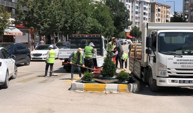 Van’da peyzaj çalışmalarıyla kavşaklar renkleniyor