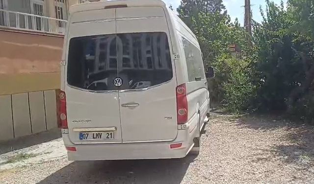 Van'da sorumsuz park! Minibüsünü bırakıp ortadan kayboldu