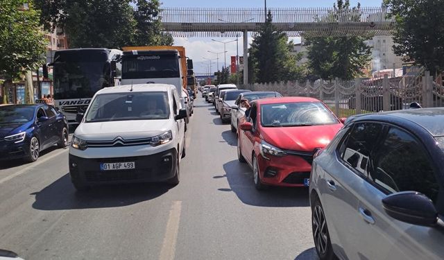 Van'da trafik lambaları arızalandı, şehir içi ulaşım felç oldu!