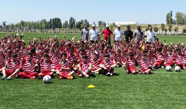 Van’da yaz spor okulları devam ediyor