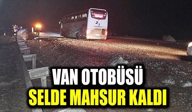 Van otobüsü selde mahsur kaldı