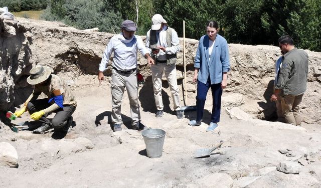 Çavuştepe Kalesi’nde tarihe ışık tutuluyor
