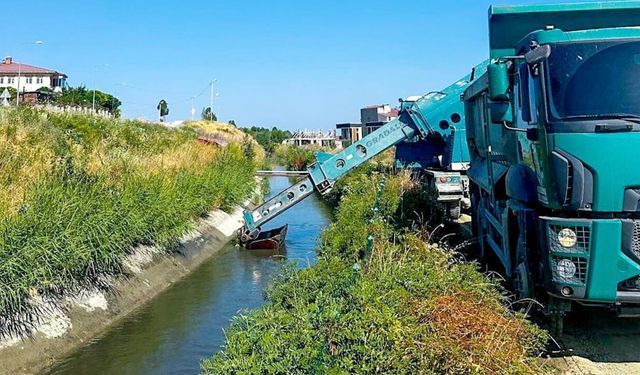DSİ, Edremit'te kanal ıslah çalışmalarını sürdürüyor