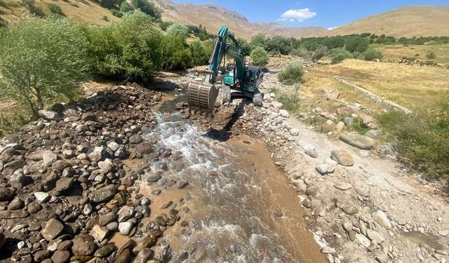 Erciş ve Çaldıran’da taşkın riskine karşı çalışmalar sürüyor