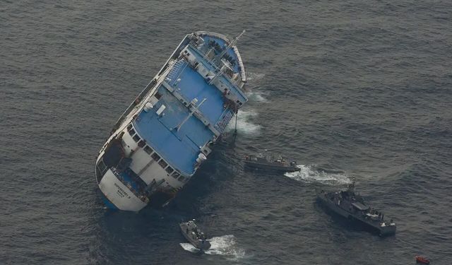 Girne açıklarında yolcu gemisi battı!