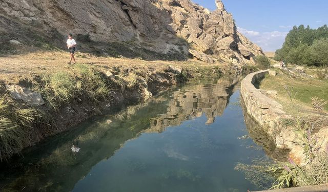 Şamran Kanalı’nda aslına uygun temizlik çalışması başlatıldı