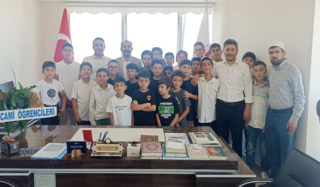 Şehitlik Camii yaz Kur’an kursu öğrencilerinden Müftü Durmuş’a ziyaret