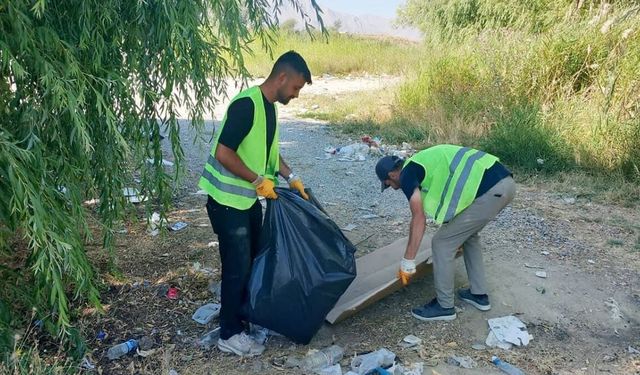 Van Gölü kıyısında temizlik çalışması yapıldı