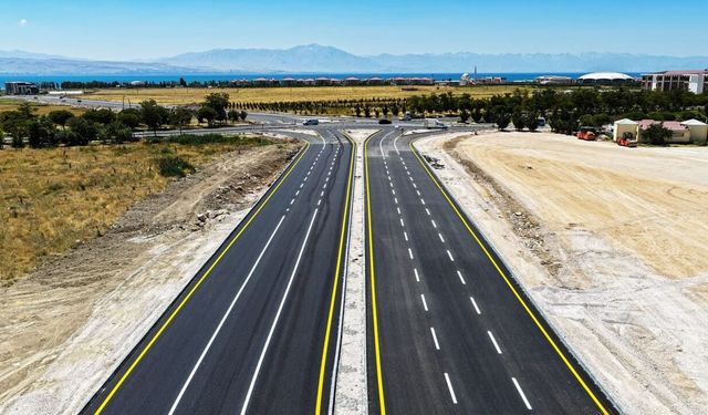 Van Gölü Sahil Yolu'nda yeni etap tamamlandı