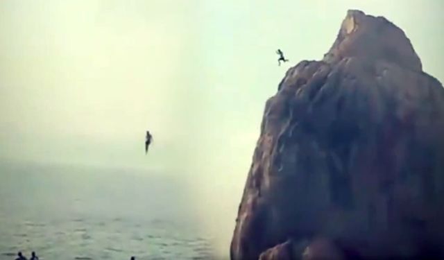 Van Gölü’nde tehlikeli atlayış! 25 metre yükseklikten atladı