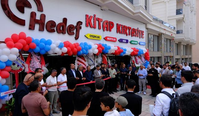 Van Hedef Kitap Kırtasiye yeni adresinde hizmet vermeye başladı
