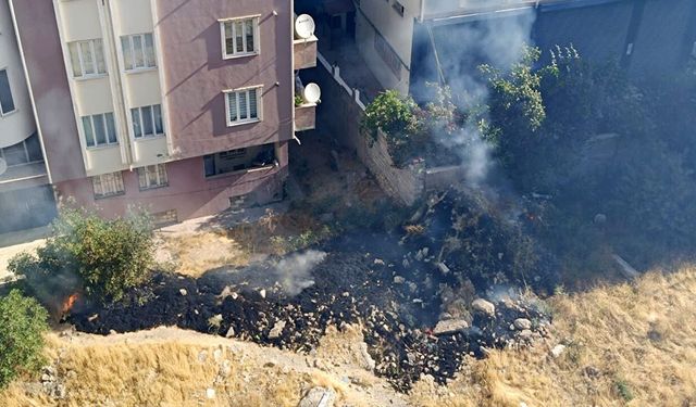 Van’da çarşı merkezde korkutan yangın