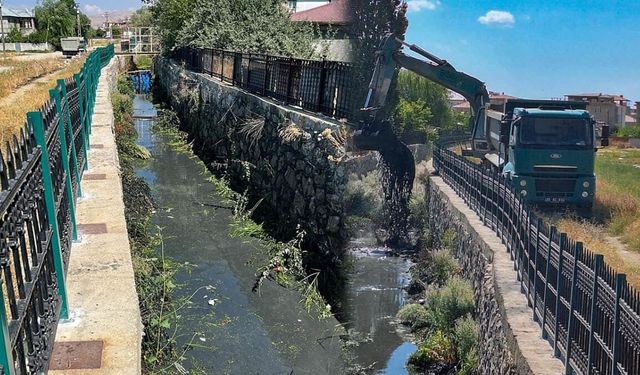 Van’da iki mahallede taşkınlara karşı çalışma başlatıldı