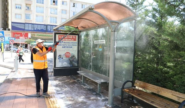 Van’da otobüs duraklarında hijyen çalışması