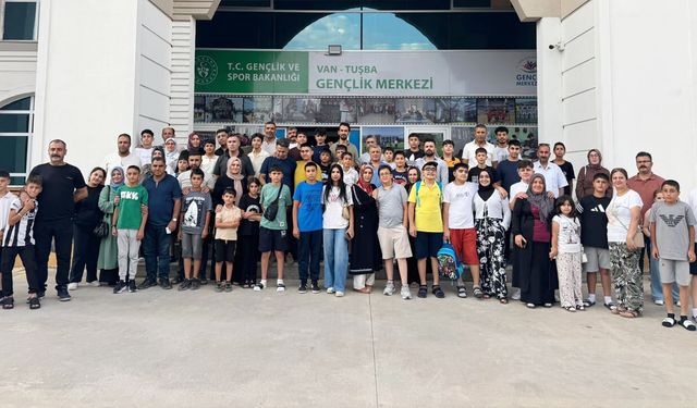 Vanlı öğrenciler Mersin Gençlik Kampı'na uğurlandı