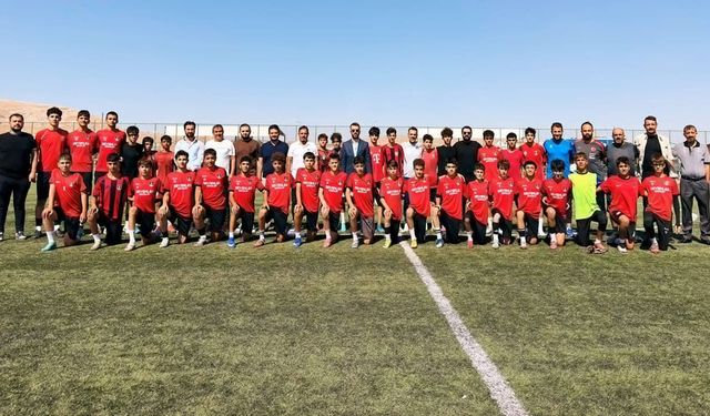 Vanspor Başkanı İlhan, genç sporcularla bir araya geldi