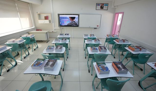 Ücretsiz ders kitapları, sıralardaki yerini almaya başladı