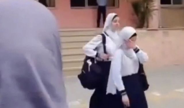 Azerbaycan'da başörtülü öğrenciler okula alınmadı