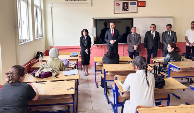 Çaldıran’da mezun öğrencilere YKS desteği devam ediyor