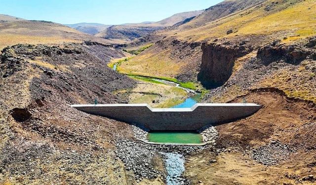 Erciş’te Morgedik ve Kavak derelerinde taşkınlara karşı önlem