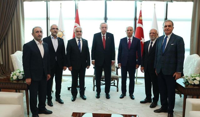 HÜDA PAR Genel Başkanı Yapıcıoğlu, Cumhurbaşkanı Erdoğan'la görüştü