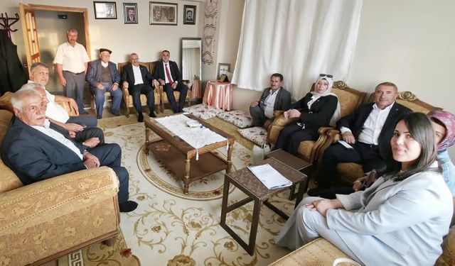 Kayatürk, Erciş’te muhtar, esnaf ve vatandaşlarla görüştü