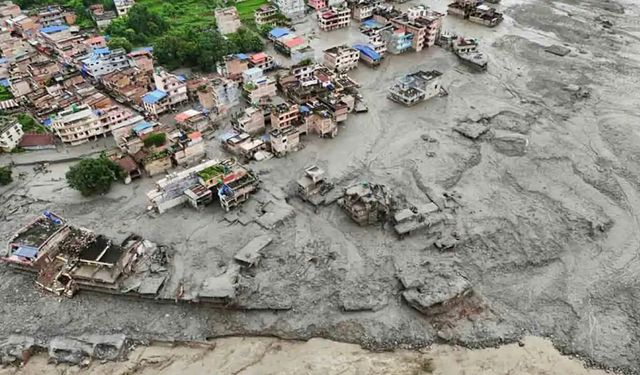 Nepal’de sel felaketinin bilançosu ağırlaşıyor