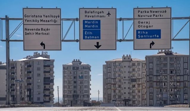 Suriye'de Türkçe eğitim hak, Diyarbakır'da Kürtçe tabela bölücülük!