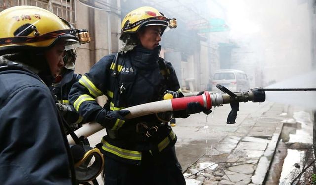 Tekstil fabrikasında yangın: 8 kişi hayatını kaybetti