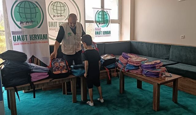 Umut Kervanı’ndan Doğubayazıt’ta ihtiyaç sahibi öğrencilere kırtasiye desteği