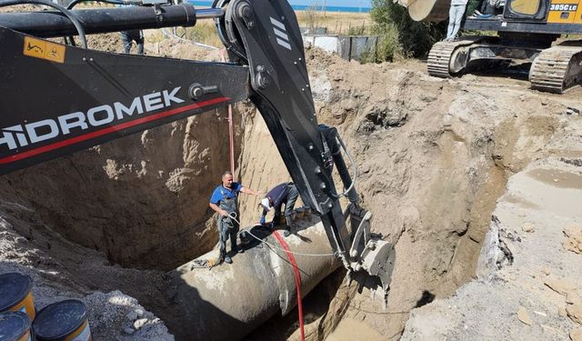 Van’da 1500’luk içme suyu isale hattındaki arızaya müdahale…