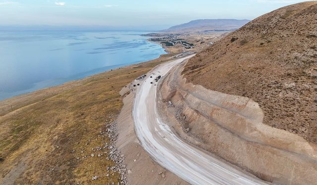 Van’da 50 kilometrelik yol projesinde çalışmalar sürüyor!