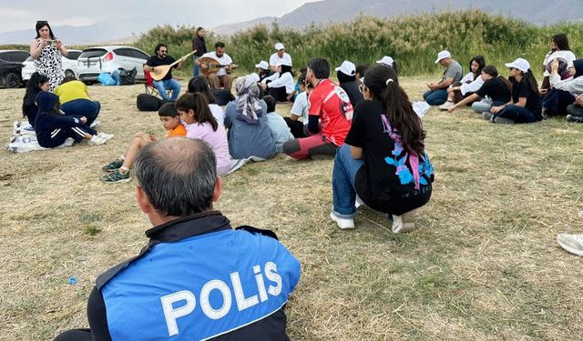 Van’da çocuklar Dilkaya’da hem eğlendi hem doğayla buluştu