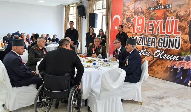 Van’da gaziler onuruna yemek verildi