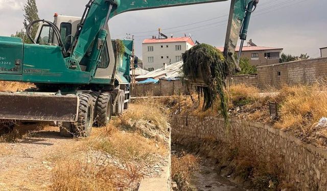 Van’da Kirman Deresi’nde taşkın riskine karşı çalışmalar sürüyor