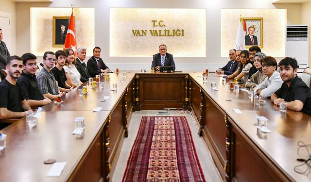 Van’da LGS ve YKS’de dereceye giren öğrenciler ödüllendirildi