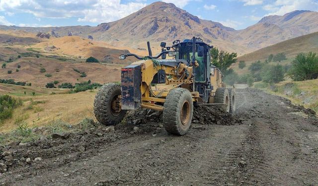 Van’ın 13 ilçesinde kırsalda yol ve altyapı çalışması