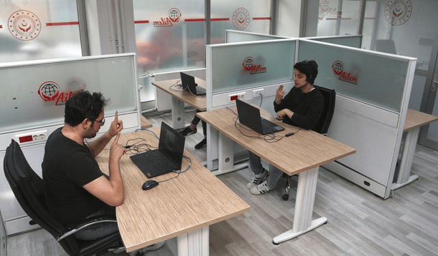 AİLEM Engelsiz İletişim Merkezi’nden 335 bin çağrıya destek