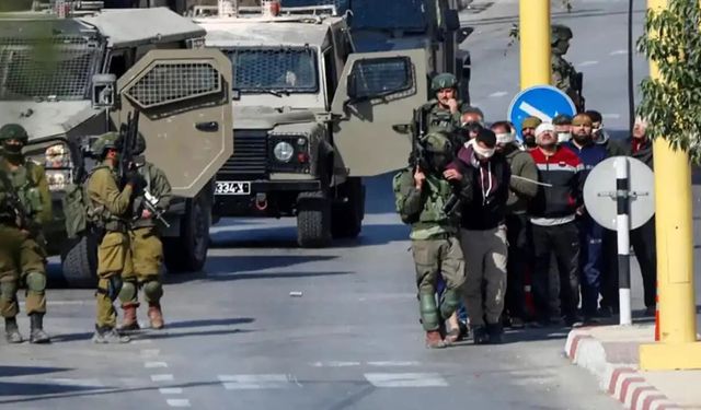 Batı Şeria ve Kudüs’te çok sayıda Filistinli gözaltına alındı