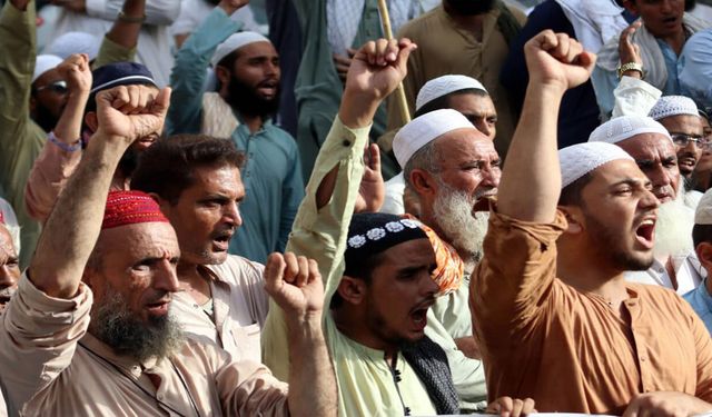 Hindistan’da 130 milyondan fazla seçmenin kaydı tartışma konusu oldu