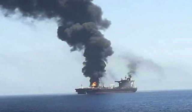 Hürmüz Boğazı’nda petrol tankerine mühimmat isabet etti