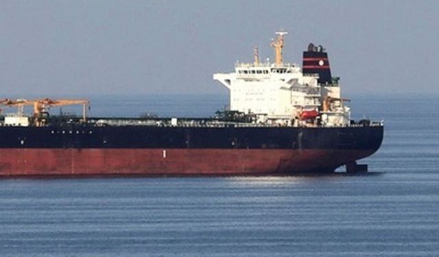 Hürmüz Boğazı’ndan Geçen Petrol Tankerinde Patlama