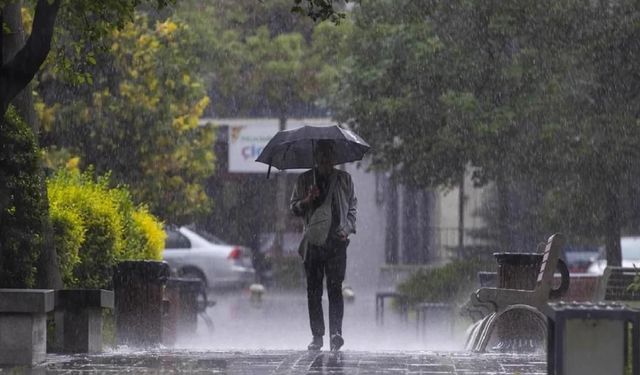 Meteoroloji’den peş peşe uyarılar: Kuvvetli sağanak birçok ili etkisi altına alacak
