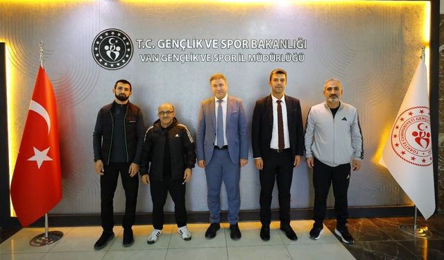Milli Takım Antrenörü Necmettin Yılmaz’dan Müdür Tosun’a ziyaret