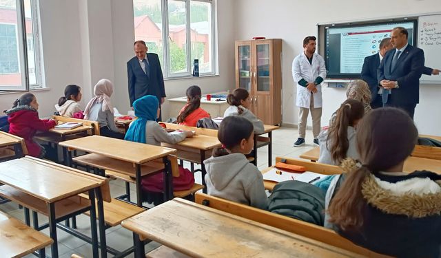 Müdür Çandıroğlu, Bahçesaray’da eğitim çalışmalarını inceledi